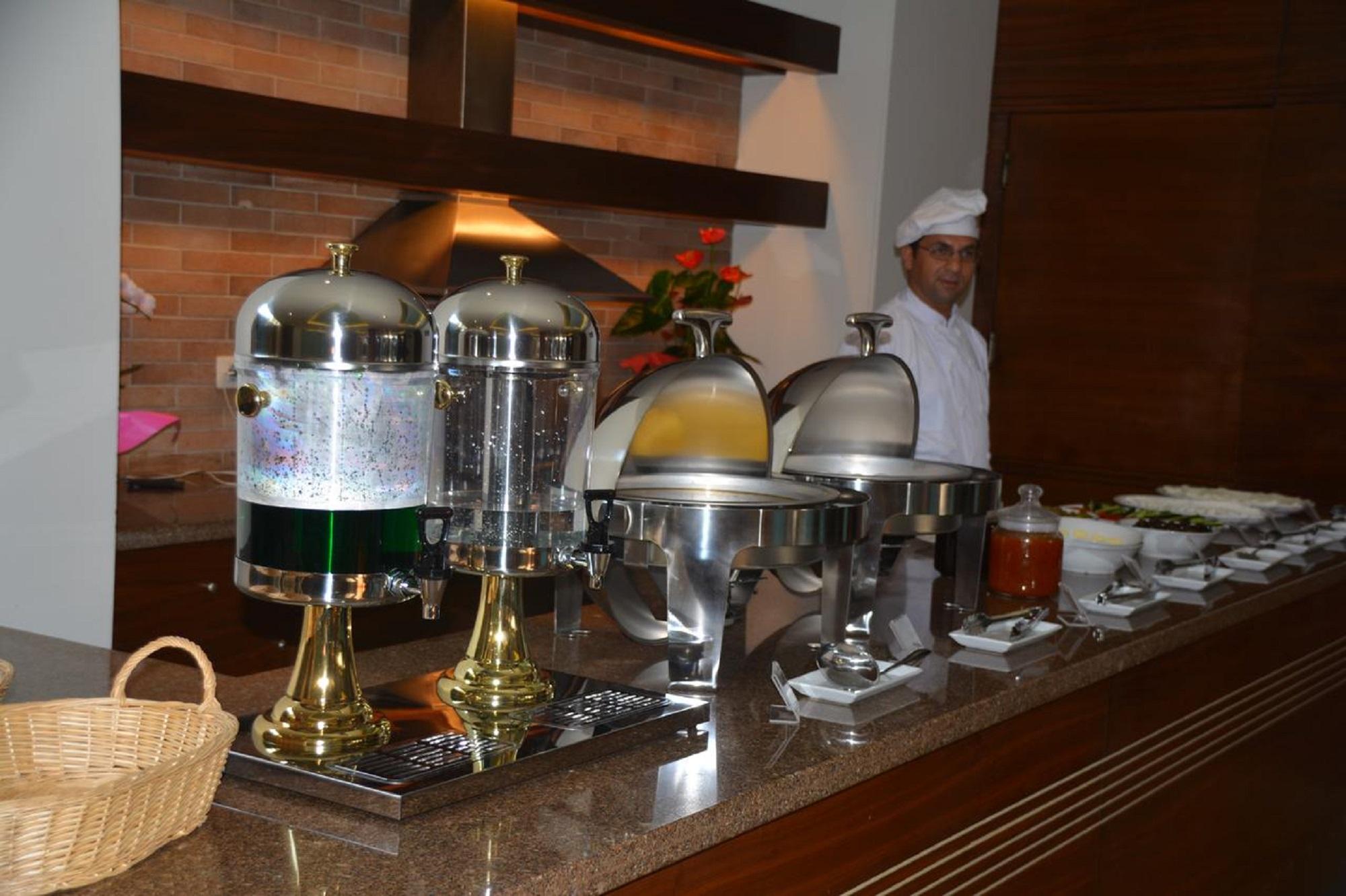 Caesar's Park Hotel Beirut Bagian luar foto