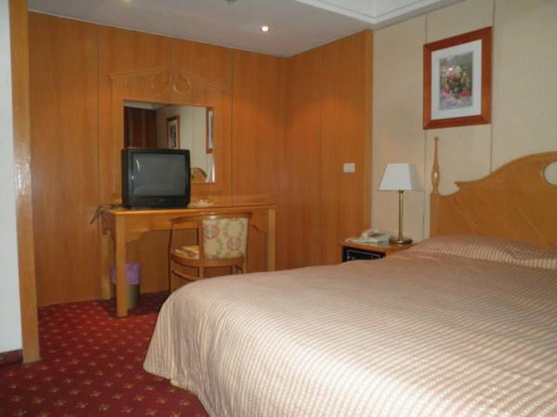 Caesar's Park Hotel Beirut Bagian luar foto
